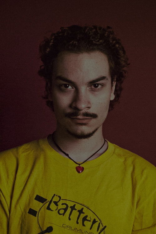 Enzo Paulo as Figurante #4