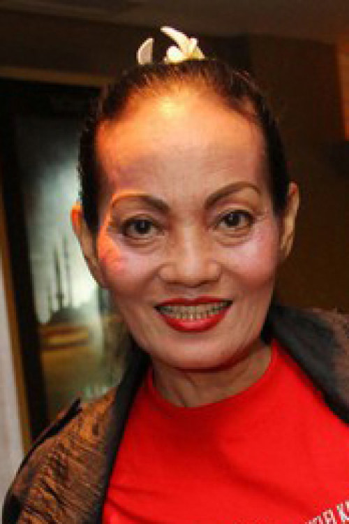 Titi Qadarsih as Ibu Corry