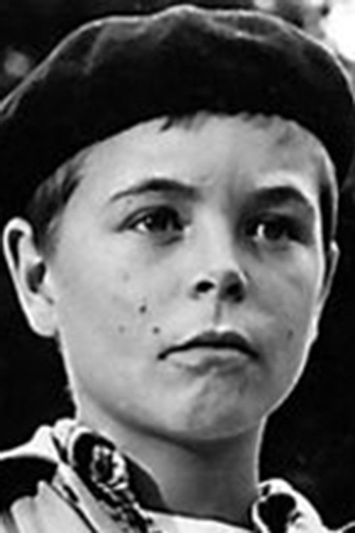 François Lartigue as "Grand Gibus" (uncredited)