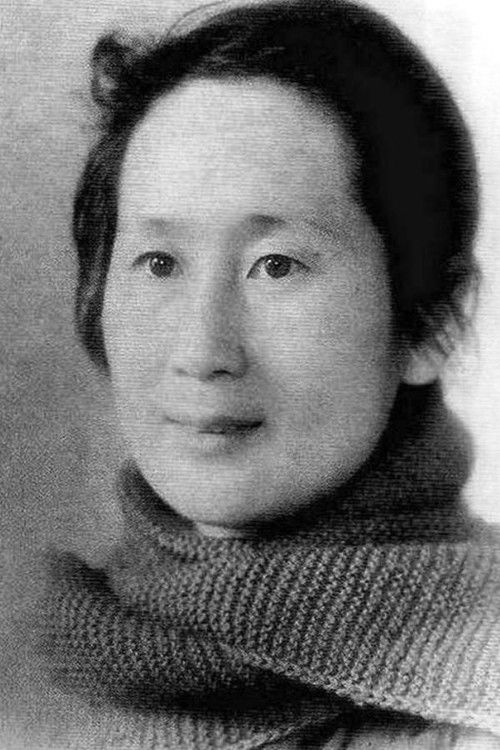Peng Hu as Chang's mother