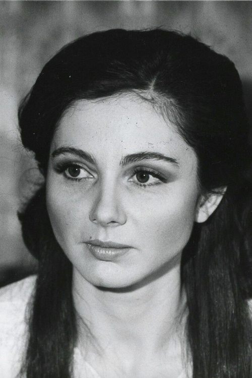 Thérèse Liotard as Aunt Rose