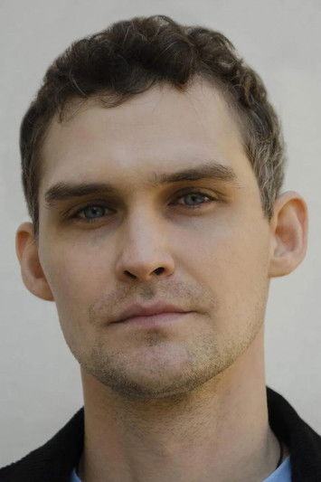 Aleksander Tkachev as Сергей