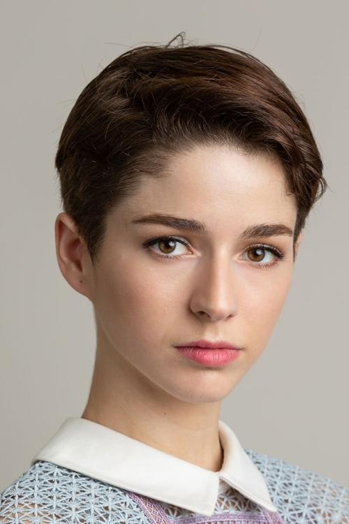 Mariana Di Girolamo as Ema