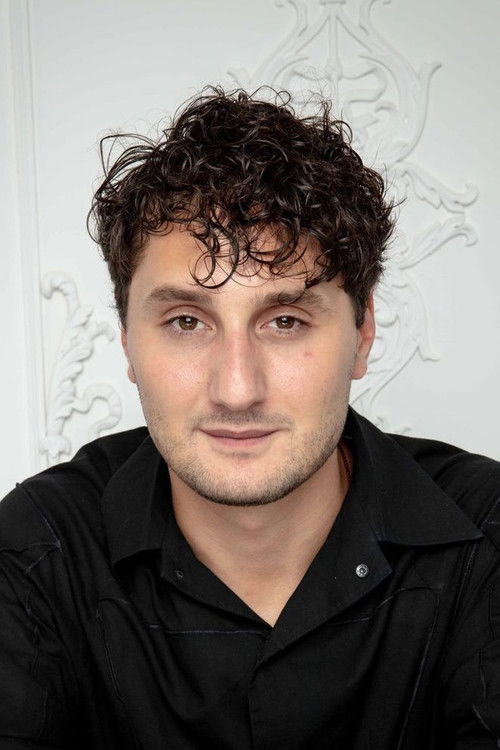 Eldar Tramov as Рифат