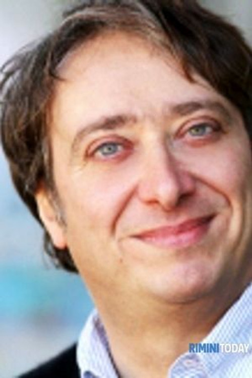 Bob Messini as Cardiologo