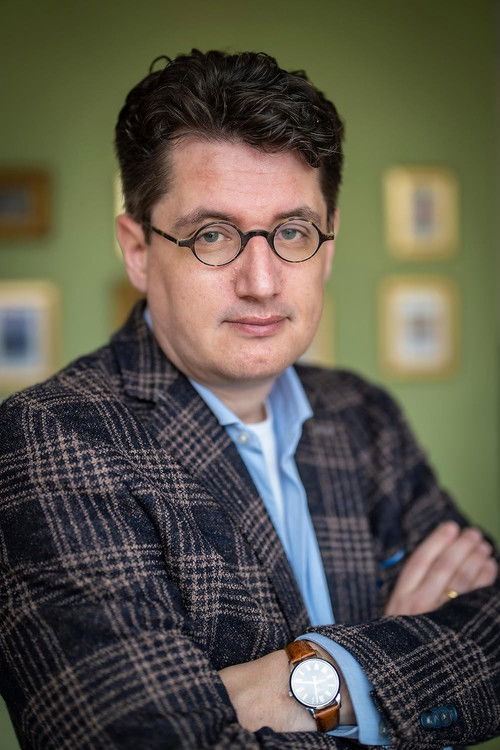 Klaas Zondervan as Self (Inheritance law specialist)