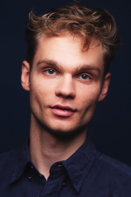 Lucas Iverson as Darren