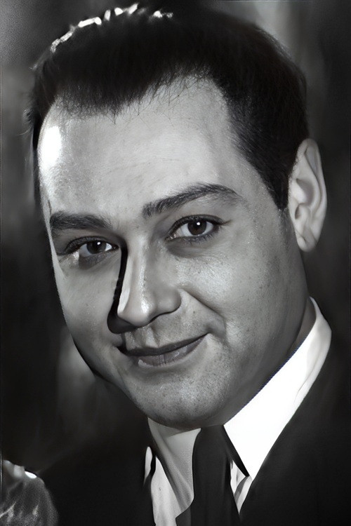 Mikhail Sidorkin as Viktor Roschin