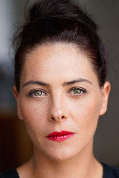 Julie Seebacher as La banquière