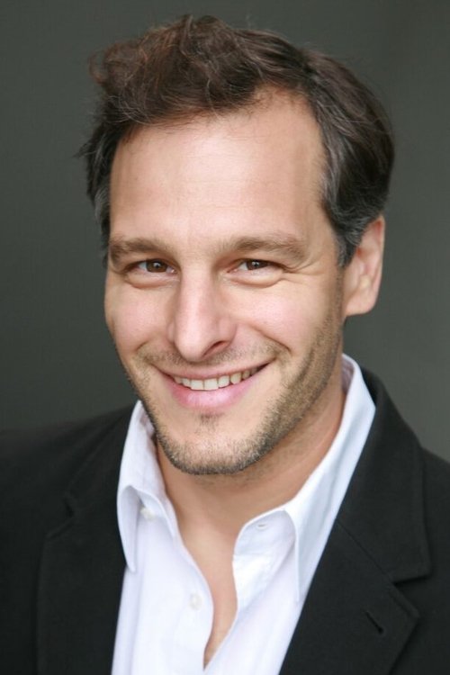 Sebastian Nakajew as Frank Hartung