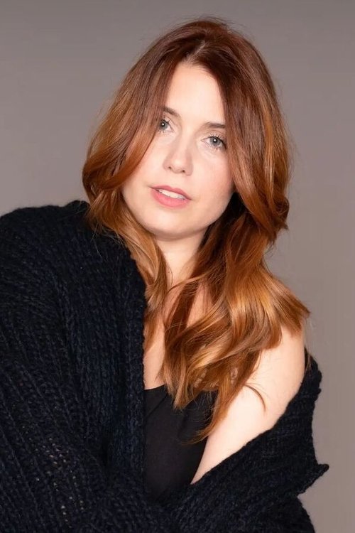 Agustina Vera as Mali
