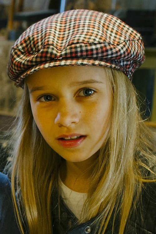 Lina Hüesker as Leonie