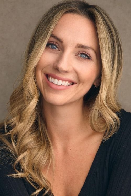 Rebecca Bellavia as Flight Attendant