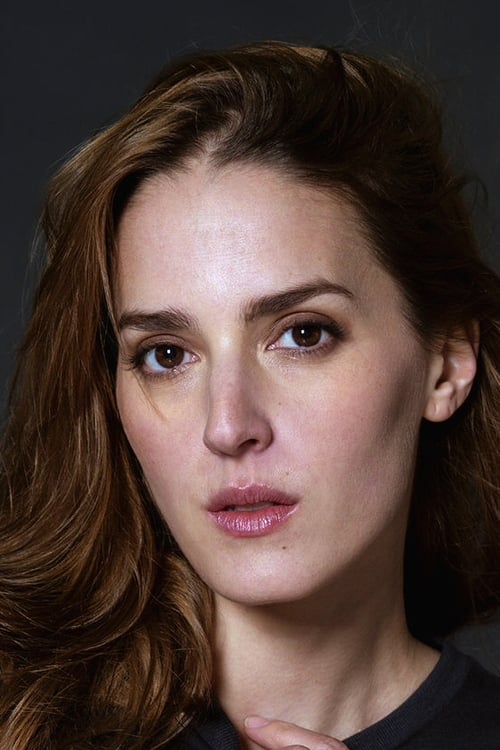 Amalia Kassai as Clarita