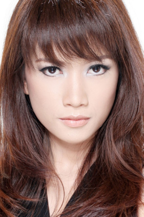 Patty Sandya as Lee's Girlfriend