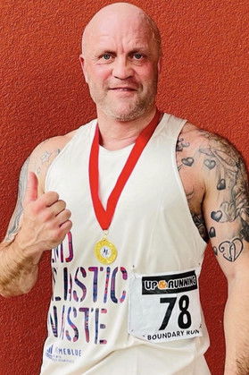 Gary Davidson as Billy Foster