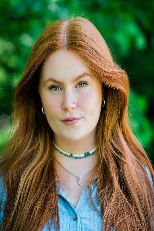 Ella Kenny as Alexis