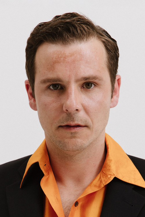 Nils Kahnwald as Linus