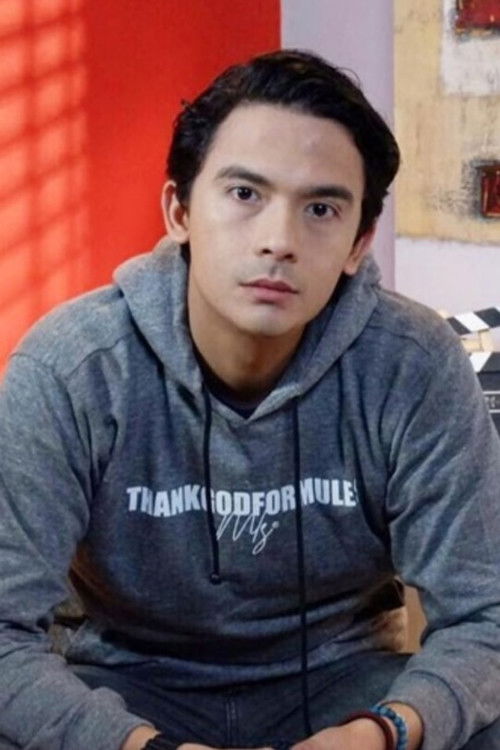 Lionil Hendrik Tikoalu as Cowok Alay