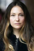 Paula Ribó as María