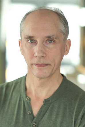 Alex Freeman as L'Anglais