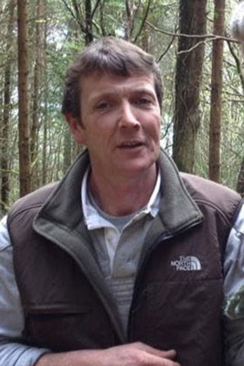 Eddie Drew as Mart Manager