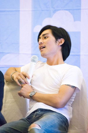 Nontapan Chuenwarin as Khom