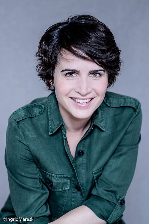 Anne-Laure Gruet as The customs officer