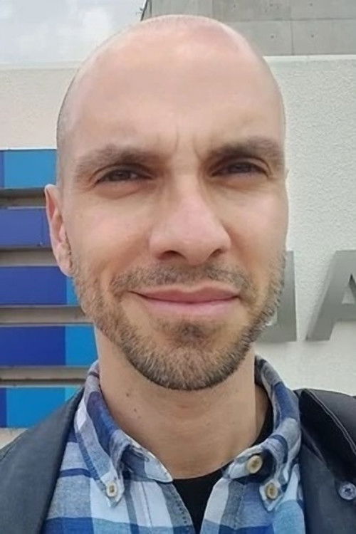 Sérgio Calvinho as Voice