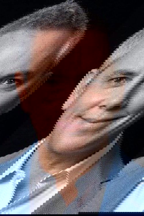 José Miguel Viñuela as Nicolás Correa