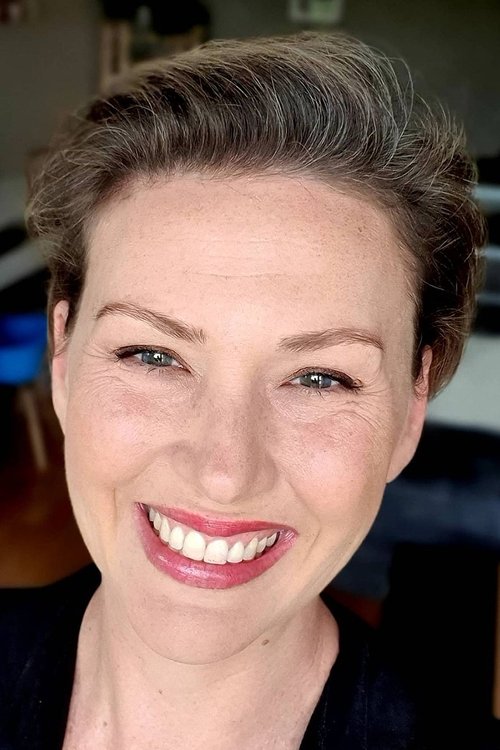 Lucie Mariotti as Love coach