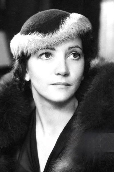 Margaret Vines as Mary Willis