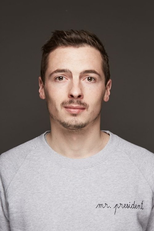 Camille Charbeau as Mécanicien drone