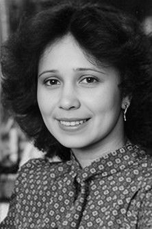 Nadezhda Pavlova as Зина Лебедева - балерина