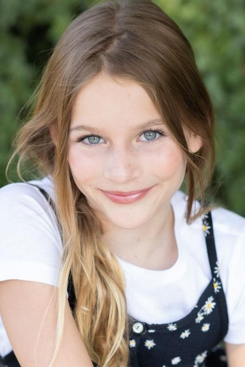 Avery Ilardi as Raquel