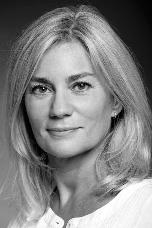 Valerie Gogan as Evie