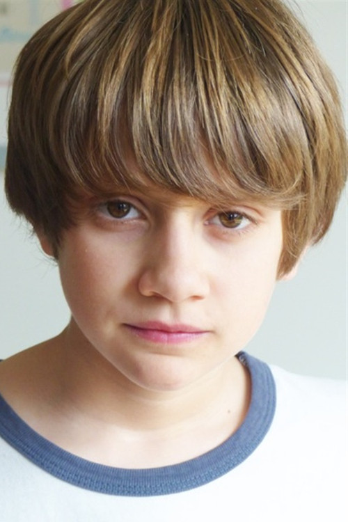 Rafaël de Ferran as Tweet boy