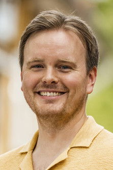 Robin Hofset as Self