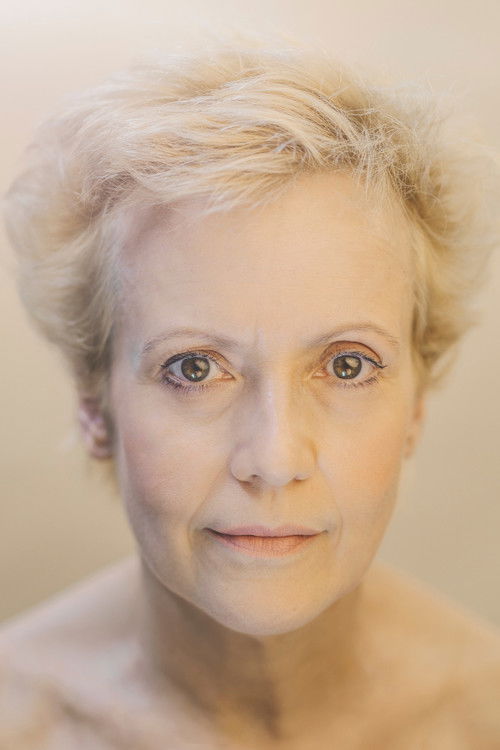 Véronique Vella as La Cousine de Jerfeuil