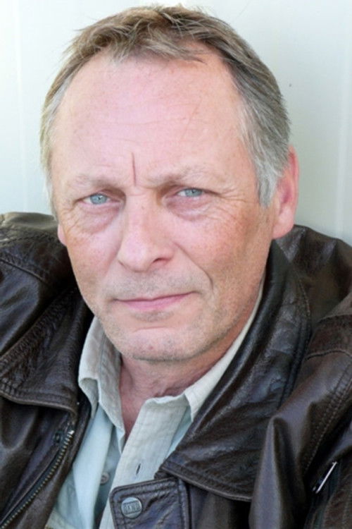 Pierre Laclau as Chauffeur de taxi