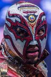 Palacio Negro as Titan