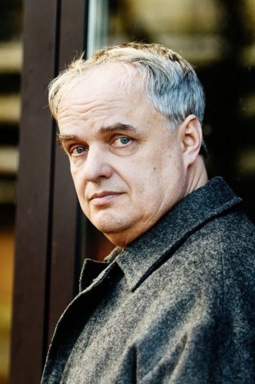 Leopold von Verschuer as Chris Baumeister