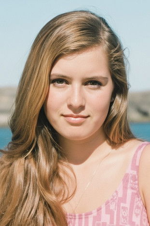 Nilüfer Koçyiğit as Kötürüm Kız