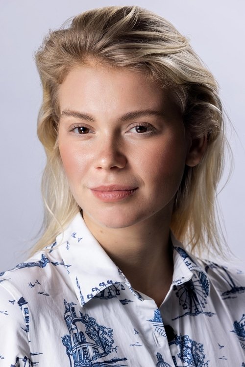 Salomé Chandler as Miss Augustin