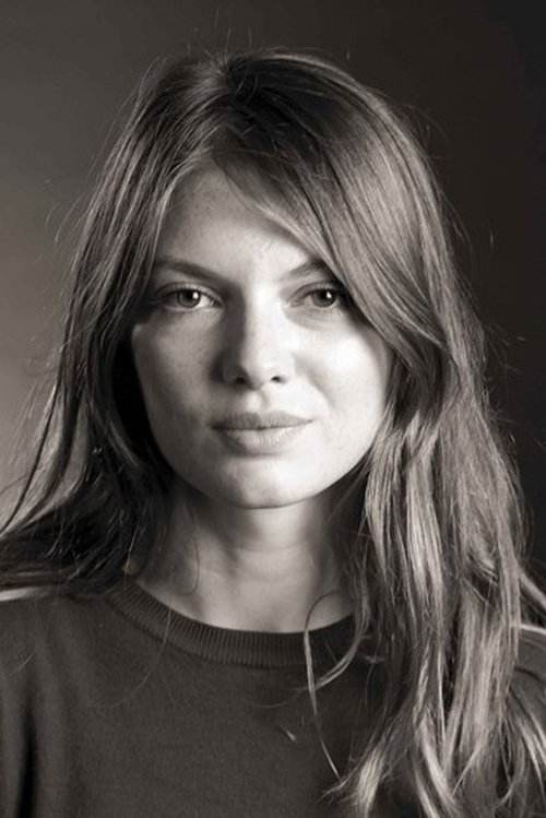 Ambre Pietri as Magalie