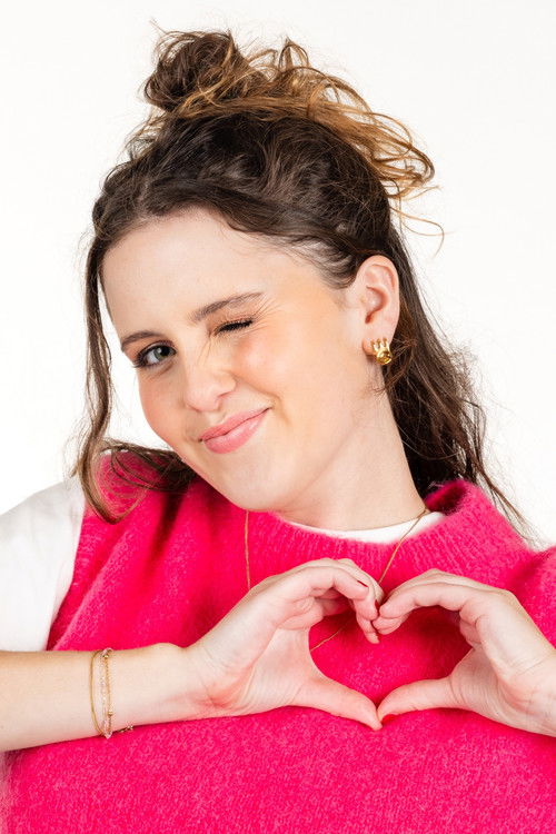 Emma Vanthielen as Self - Host