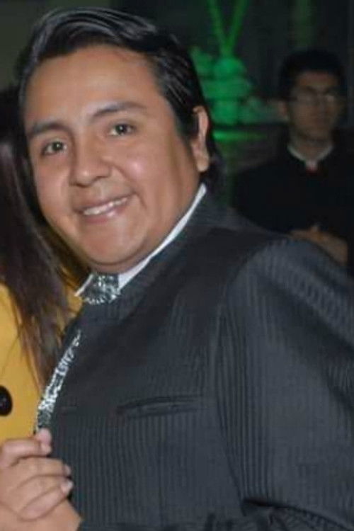 Edward Llungo as Julio Simeón - Chapulín