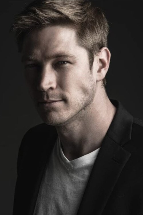 Max Bickelhaup as Detective Bradley