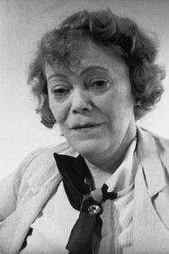 Rosa Valetti as Frau Hollmann, seine Wirtin