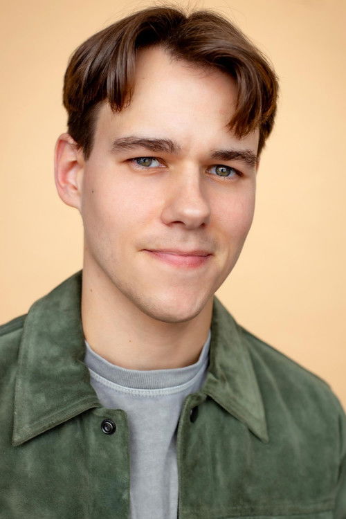 Brandon Johnston as Luke Bennett